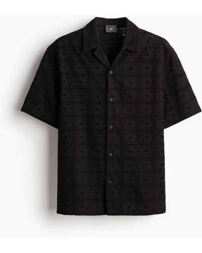 H&M Chemise Regular Fit à col cubain en tissu texturé - Noir