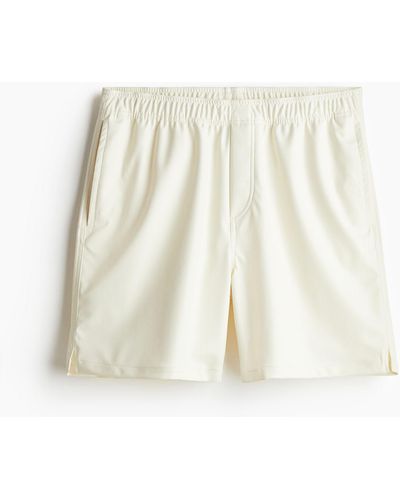 H&M Beschichtete Shorts in Relaxed Fit - Weiß