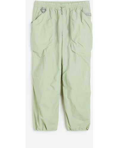 H&M Sport-Joggpants aus wasserabweisendem Nylon - Grün