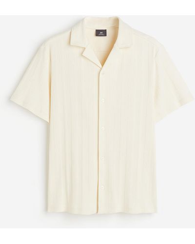 H&M Chemise côtelée Regular Fit avec col cubain - Blanc