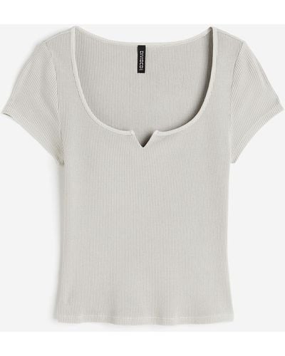 H&M Geripptes Shirt im Washed-Look - Grau