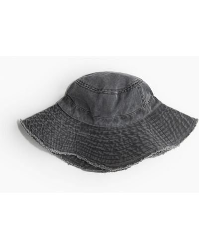 H&M Bucket Hat aus Baumwolle mit Fransenkante - Grau