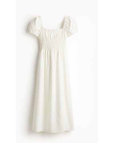 H&M Kleid mit gesmokter Taille aus Leinemix - Weiß