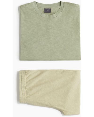 H&M Pyjama T-shirt and shorts - Grün