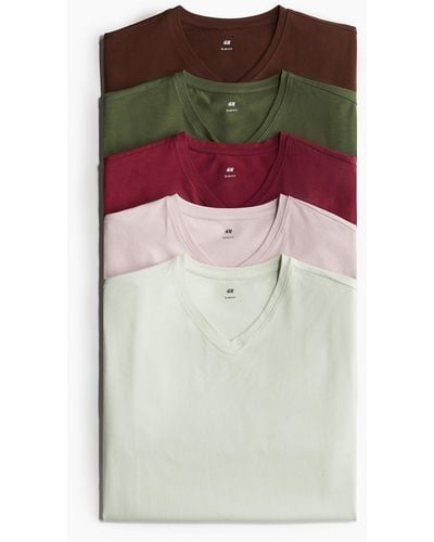 H&M 5er-Pack T-Shirts mit V-Ausschnitt in Slim Fit - Grün