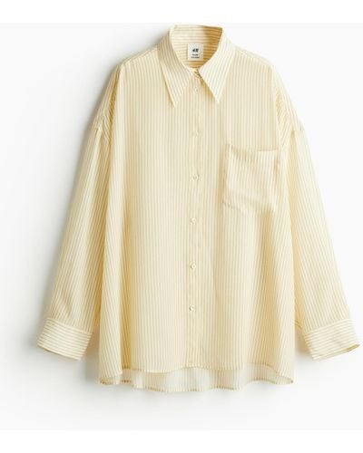 H&M Oversize-Bluse aus Seidenmix - Natur