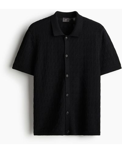 H&M Shirt aus Pointellestrick in Regular Fit - Schwarz
