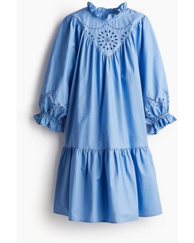 H&M Kleid mit Broderie Anglaise - Blau