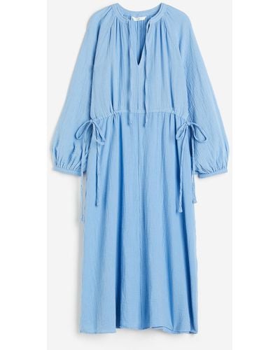H&M Robe en coton double tissage avec détails à nouer - Bleu