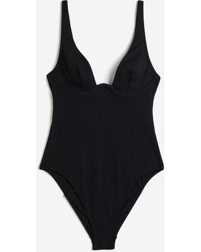 H&M Badeanzug mit Bügelcups und hohem Beinausschnitt - Schwarz