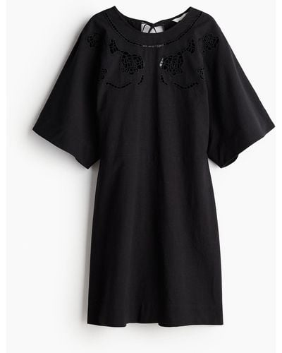 H&M Kleid aus Leinenmix mit Broderie Anglaise - Schwarz