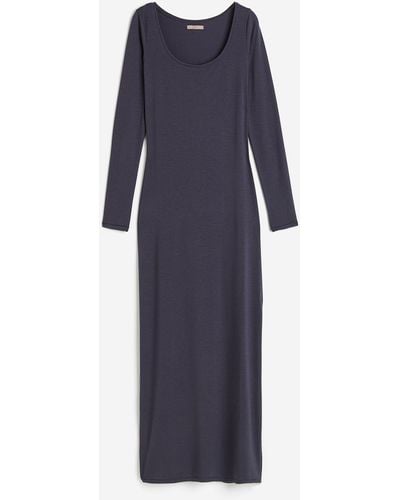 H&M Kleid aus Viskosemischung - Blau