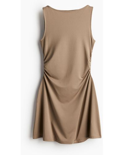 H&M Kleid mit Raffungen und ausgestelltem Rock - Braun