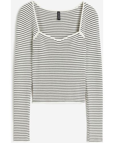 H&M Shirt in Rippstrick mit Sweetheart-Ausschnitt - Weiß