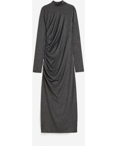 H&M Gerafftes Kleid mit Turtleneck - Grau