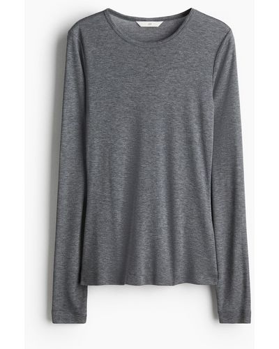 H&M Geripptes Jerseyshirt - Grau