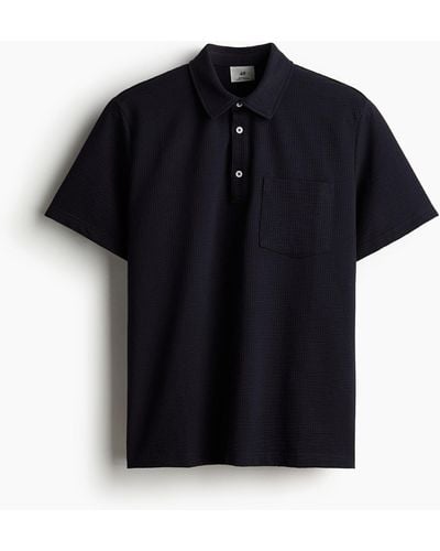 H&M Poloshirt mit Waffelstruktur in Regular Fit - Schwarz