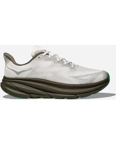 Hoka One One Stealth/Tech Clifton 9 GORE-TEX Schuhe in Harbor Mist/Barley Größe 36 | Lifestyle - Weiß