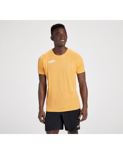 Hoka One One Glide Kurzarmshirt für Herren in Mock Orange Größe S | Kurzarmshirts - Mehrfarbig