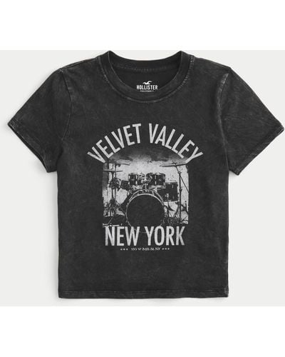 Hollister Baby Tee mit "Velvet Valley New York"-Grafik - Schwarz