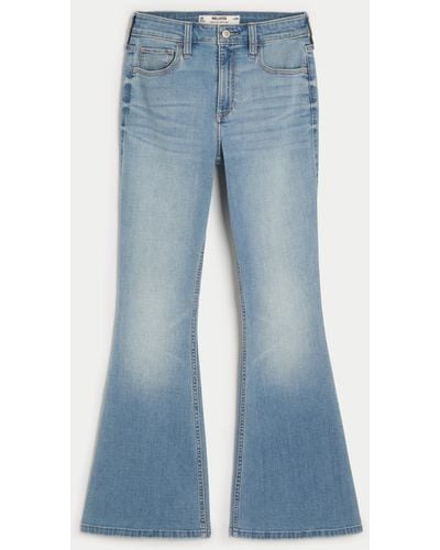 Hollister Curvy High Rise Flare Jeans in mittlerer Waschung - Blau