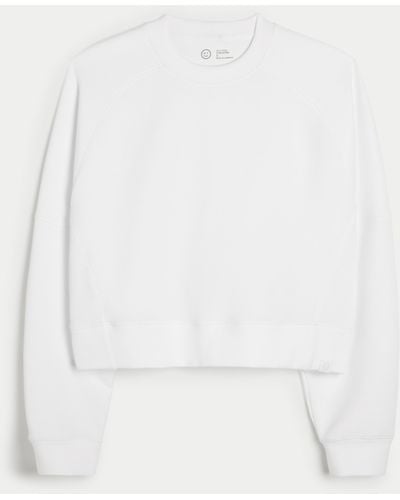 Hollister Gilly Hicks Active Cooldown Sweatshirt in Oversized Fit mit Rundhalsausschnitt - Weiß