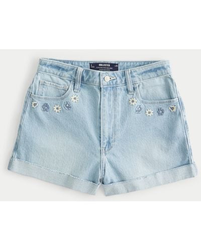Hollister Ultra High Rise Mom-Jeans-Shorts in heller Waschung mit Blumenstickerei - Blau