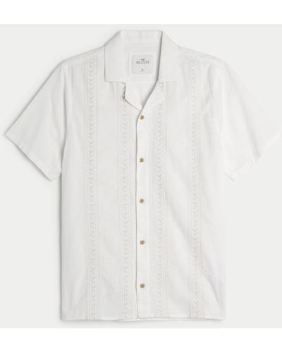 Hollister Kurzärmeliges gemustertes Hemd mit Knopfverschluss - Weiß