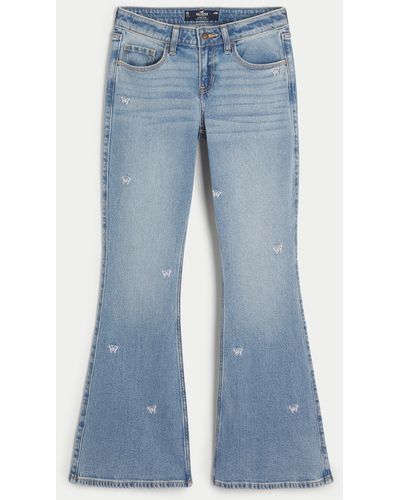 Hollister Low Rise Flare Jeans in mittlerer Waschung mit Schmetterlingsstickerei - Blau