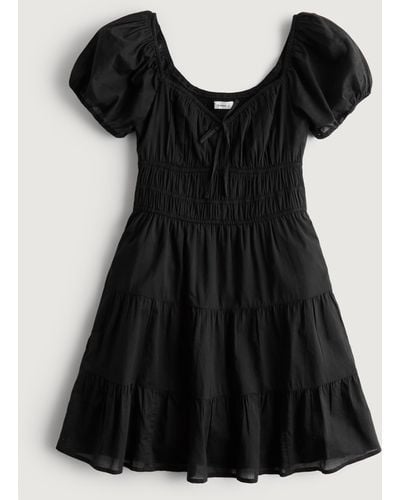 Hollister Kurzärmliges, gewebtes, kurzes Kleid mit Steppnähten - Schwarz