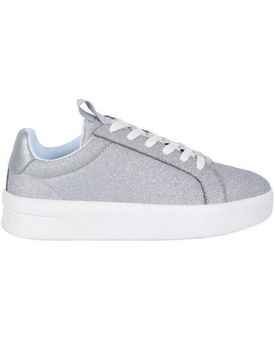 Loyalti shop trainers sale