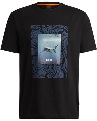 BOSS Regular-Fit T-Shirt aus Baumwoll-Jersey mit Artwork der Saison - Schwarz