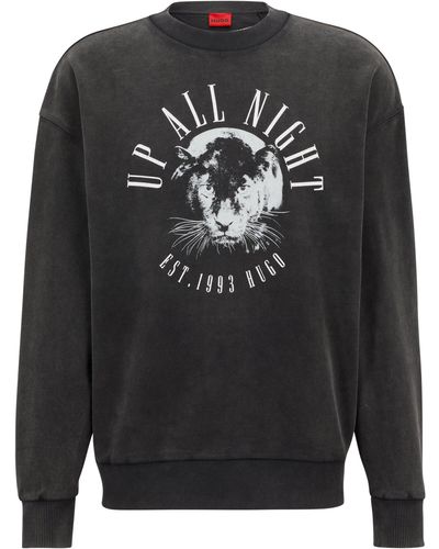BOSS Relaxed-Fit Sweatshirt aus angerauter Baumwolle mit Print der Saison - Grau