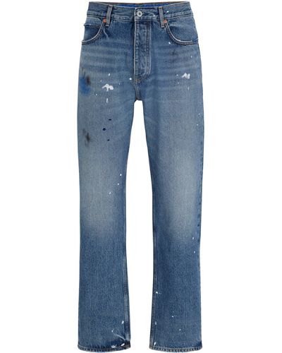 HUGO Regular-Fit Jeans aus mittelblauem Denim mit Splash-Details