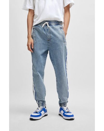 HUGO Jeans tapered fit con fondo gamba elastico e banda con logo - Blu