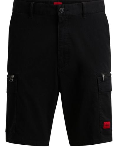 HUGO Shorts aus Stretch-Baumwolle mit rotem Logo-Label - Schwarz