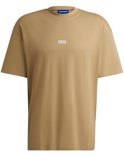 HUGO T-Shirt aus Baumwoll-Jersey mit Logo-Story der neuen Saison - Natur