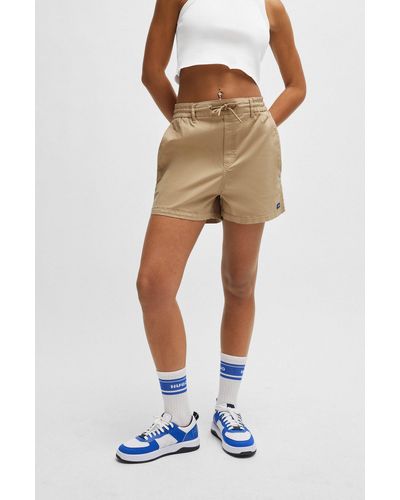 HUGO Shorts relaxed fit de algodón elástico con etiqueta con logo - Blanco