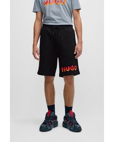 HUGO Shorts de felpa de algodón con logo con llamas en relieve - Negro