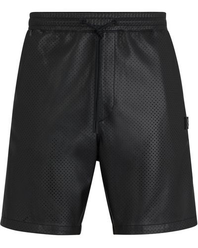 HUGO Shorts aus perforiertem Kunstleder mit Stack-Logo - Grau