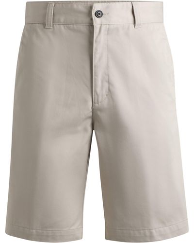 HUGO Regular-Fit Shorts mit schmalem Beinverlauf und geknöpften Taschen - Grau