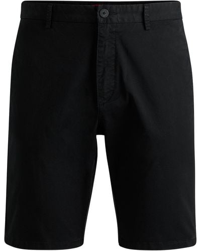 HUGO Slim-Fit Chino-Shorts aus elastischer Baumwoll-Gabardine - Schwarz