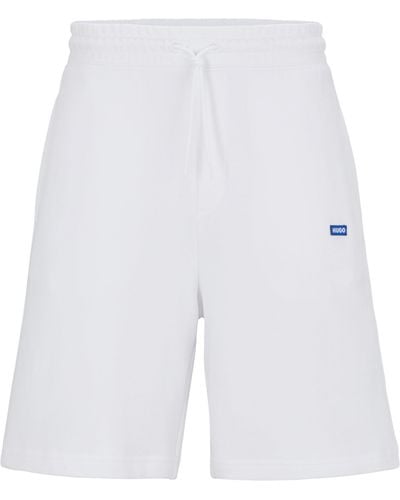 HUGO Shorts aus Baumwoll-Terry mit blauem Logo-Label - Weiß