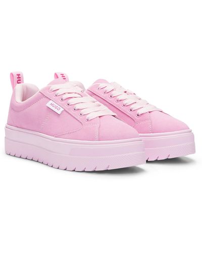 HUGO Sneakers in pelle scamosciata con suola con plateau in gomma ed etichetta con logo laterale - Rosa