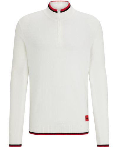 HUGO Pullover mit Troyerkragen und rotem Logo-Label - Weiß