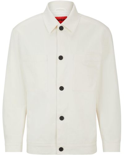 HUGO Jacke aus Stretch-Baumwolle mit Knopfleiste und doppelter Brusttasche - Weiß