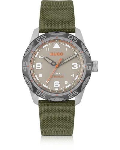 HUGO Uhr mit grauem Zifferblatt und grünem Textilarmband