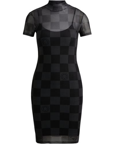 HUGO Kurzarm-Kleid aus Stretch-Mesh mit Print der Saison - Schwarz