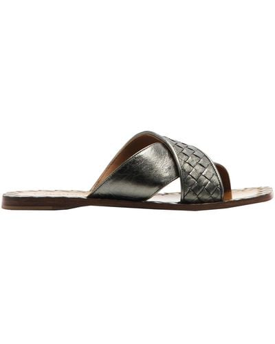Bottega Veneta Leather Flat Sandals - Metallic