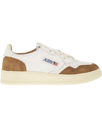 Autry Medalist Low Sneakers In Goatskin And Suede - White